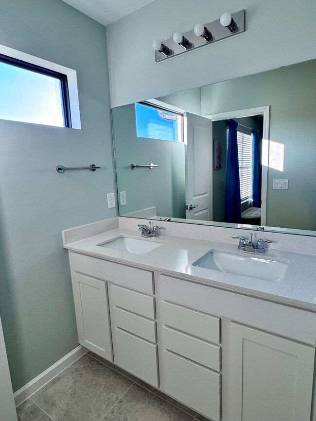 Building Photo - 1516 Fells Cove Ln