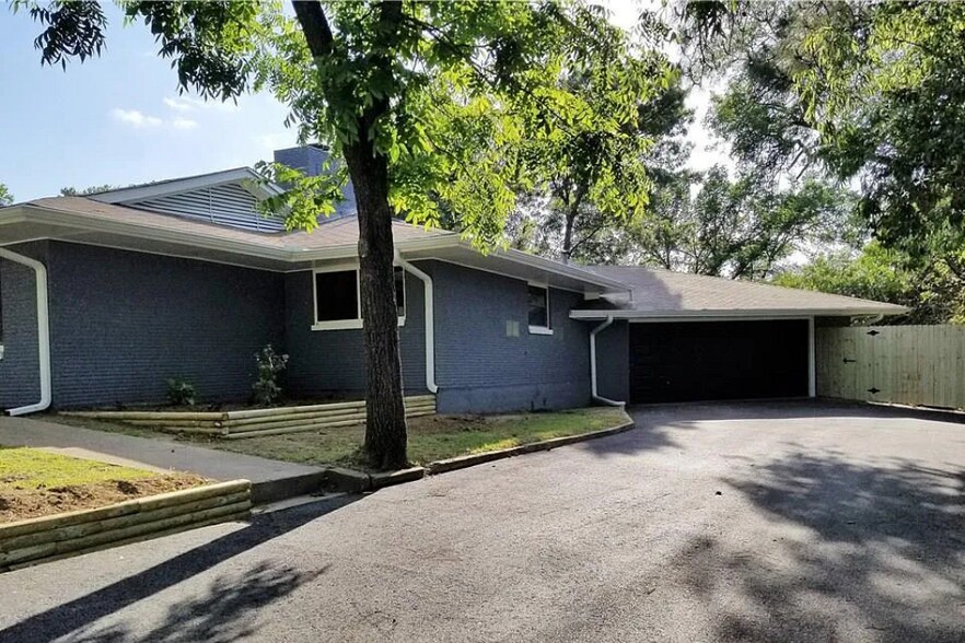 Building Photo - 809 NW 9th St