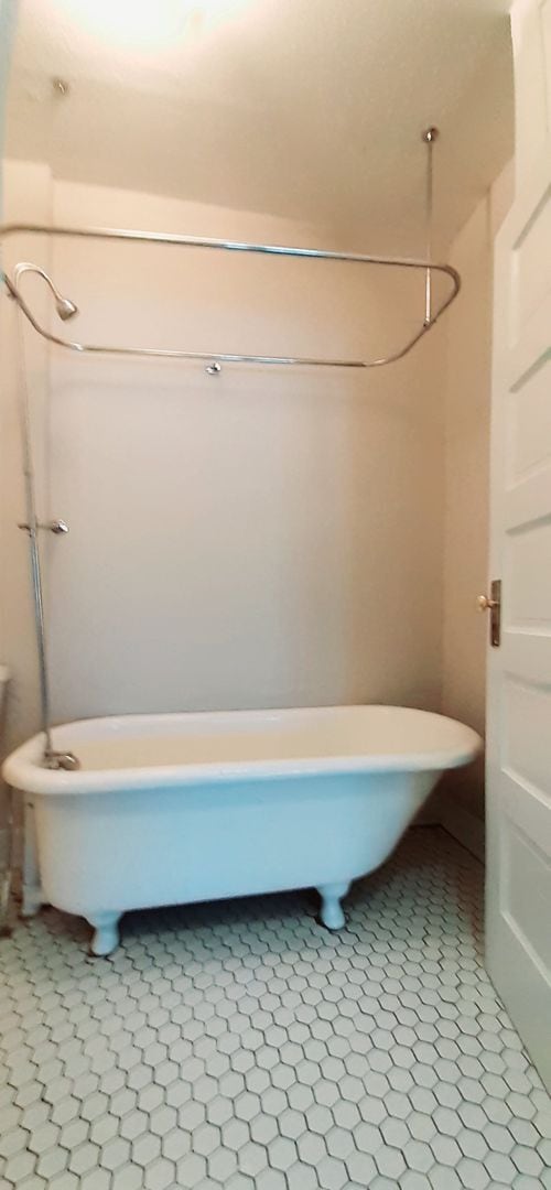Building Photo - Spacious 3 Bed, 1 Bath Near Historic Fairmount- 76104