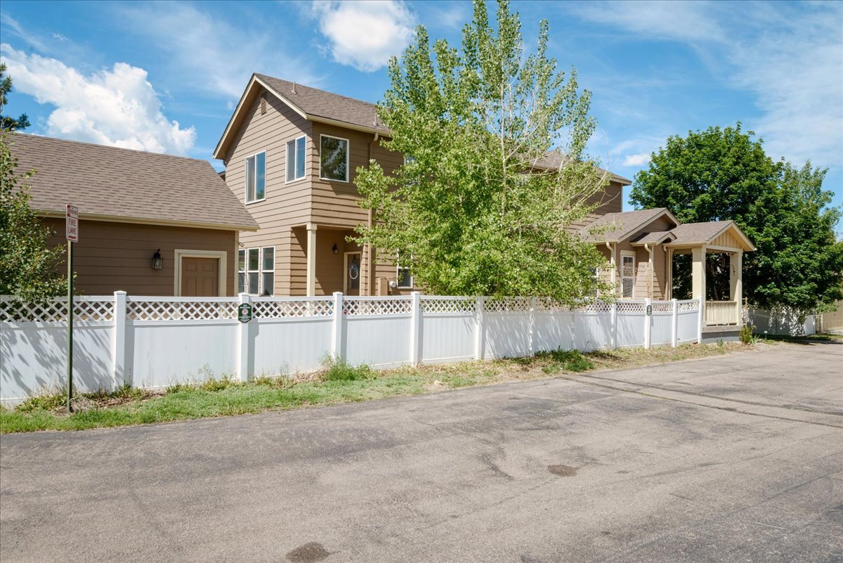 Building Photo - 2475 Saint Paul Dr