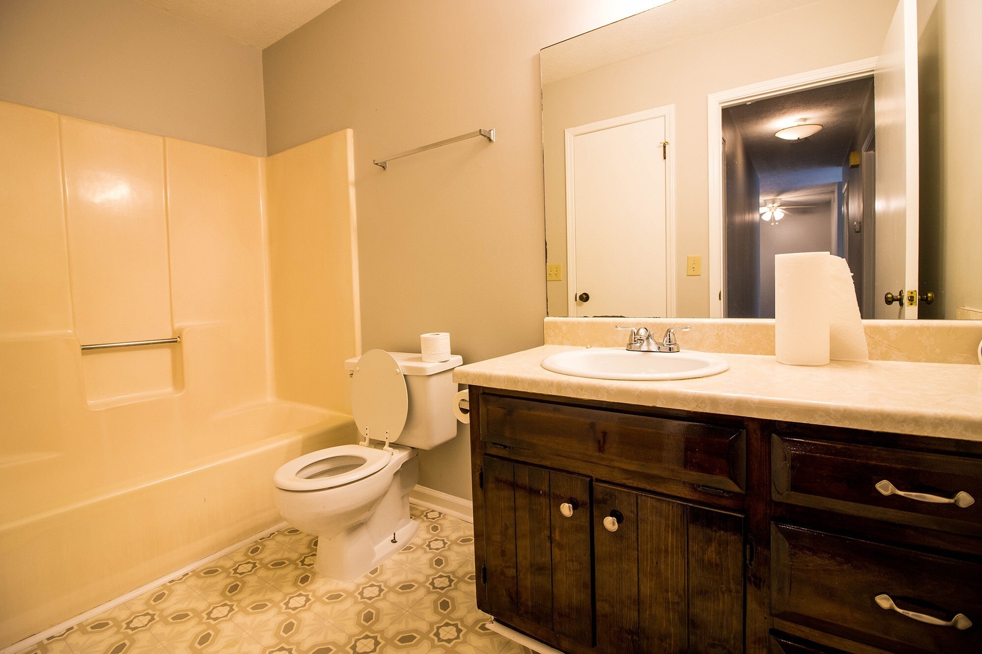 Building Photo - 617 Palm St