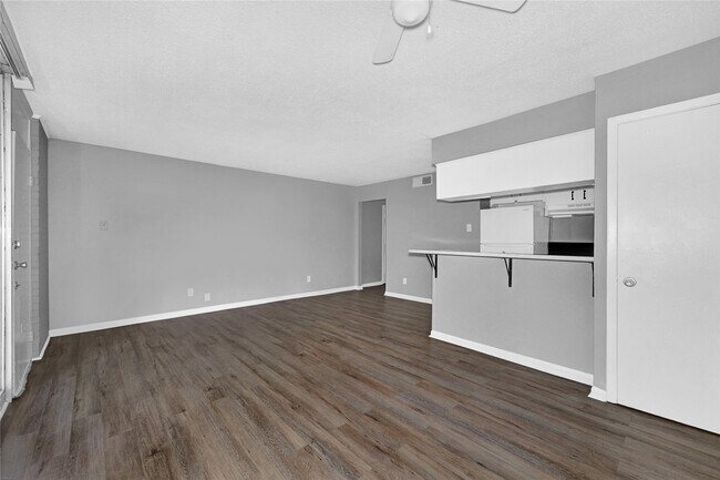 Building Photo - 1200 Carolyn Ct