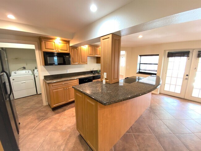 Building Photo - ** SOUTH NAPLES ** 4 BED / 3.5 BATH ** POOL** NO HOA ** PETS OK **ANNUAL **