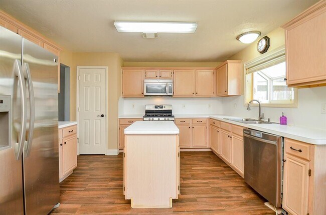 Building Photo - 15018 Moss Boulder Ct