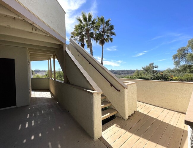 Building Photo - Updated Lower Level Condo in gated Vista W...