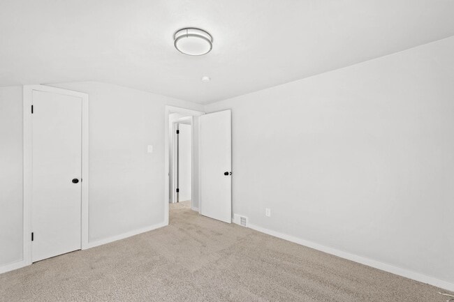 Building Photo - Stunning 2 bedroom home in Mt. Washington available May 1!