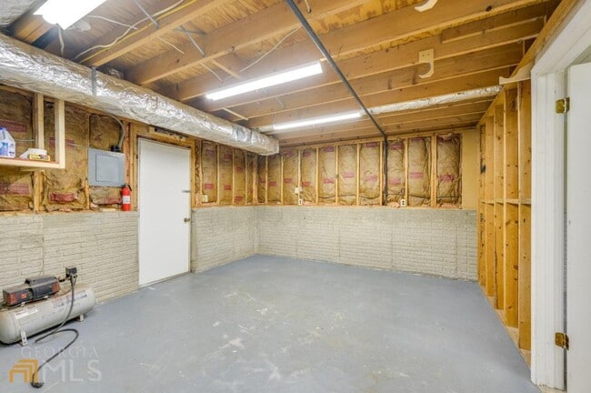 Building Photo - 2907 Oxford Way NW