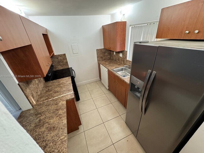 Building Photo - 161 Lakeview Dr