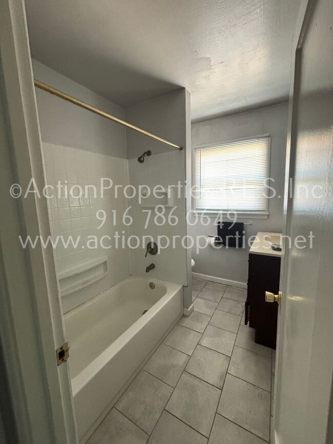 Building Photo - Close to Freeway, Shopping Single Story 2 Bedroom 1 Bath Large yard 1 Car Garage Drought Resistan...