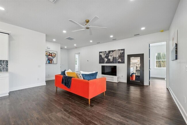 Building Photo - 8605 Inwood Dr