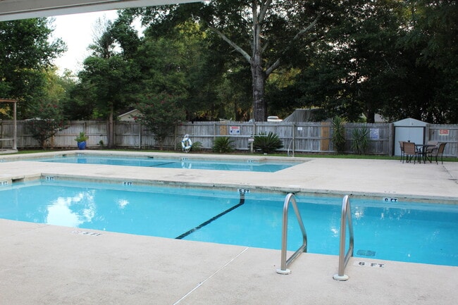 Building Photo - 159 Meadowbrook Ct