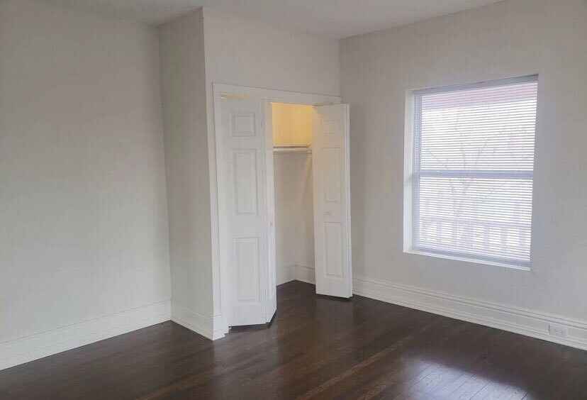 Building Photo - 716 Gladstone Ave