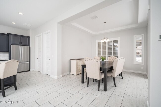 Building Photo - 9752 W Rowel Rd