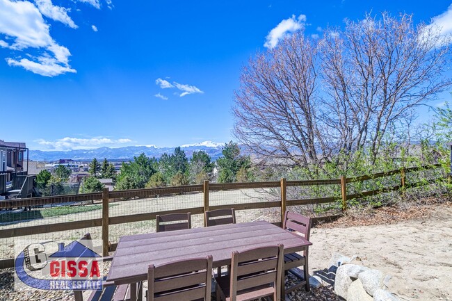 Building Photo - This stunning six-bedroom, three-and-a-hal...