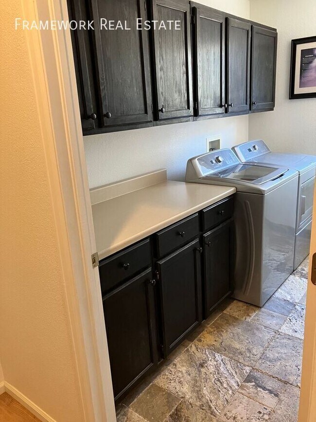 Building Photo - 13371 Pearl Cir