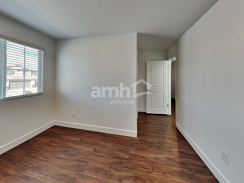 Building Photo - 6127 W Calle Bilboa