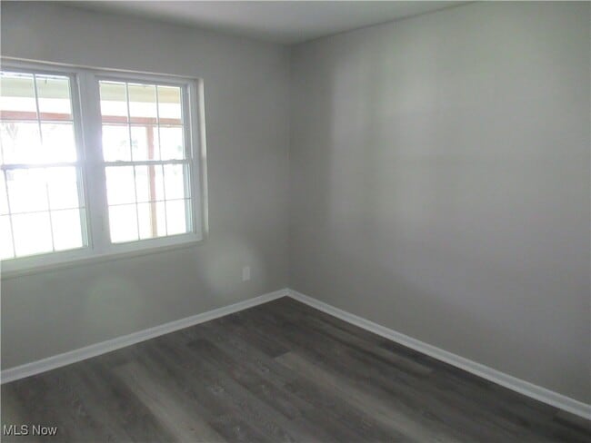 Building Photo - 6453 Poplar Dr