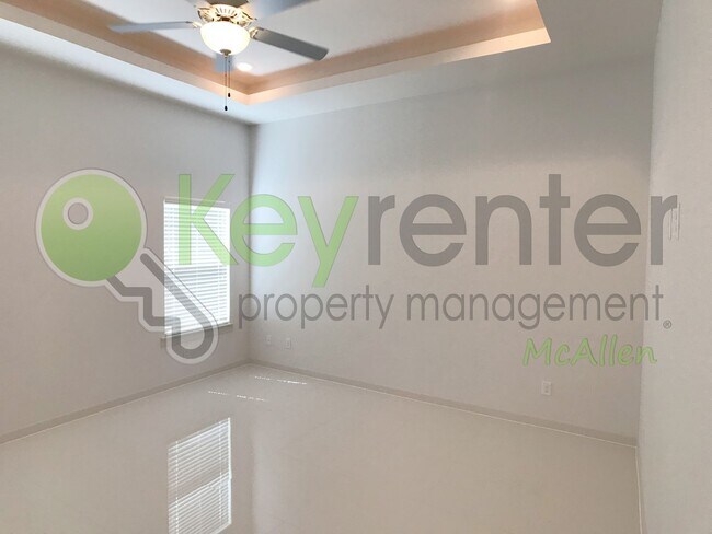 Building Photo - 3 Bed/2 Bath Townhome in Mcallen TX