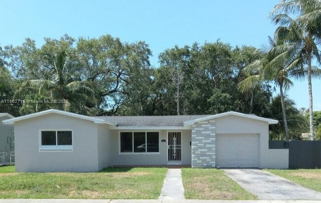 Primary Photo - 900 NE 154th St