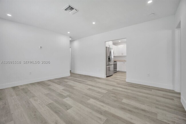 Building Photo - 1401 NE 152nd St