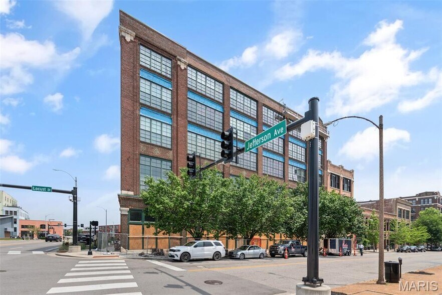 Building Photo - 2323 Locust St