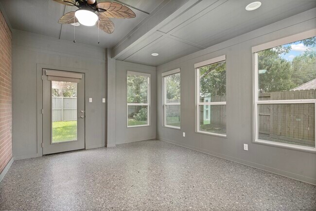 Building Photo - 421 Livingstone Ln