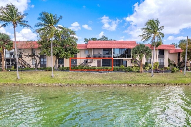 Building Photo - 770 NE 199th St