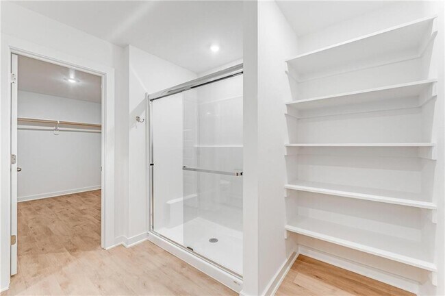 Building Photo - 114 S Maroon Ave