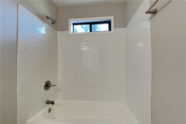 Building Photo - 5990 Bayside Dr NW