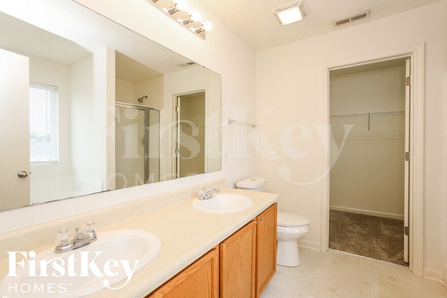 Building Photo - 5555 Wild Horse Dr