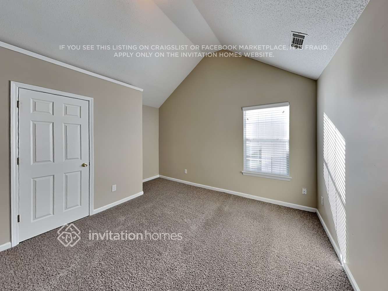 Building Photo - 254 Bonnes Dr SW