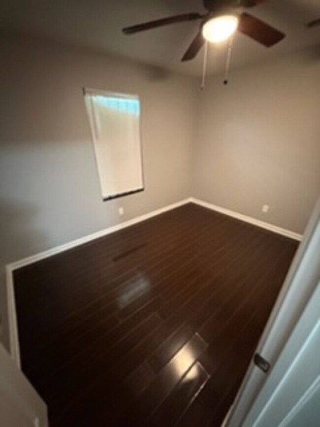 Building Photo - Check out this Beautiful 3 bed 1 bath home