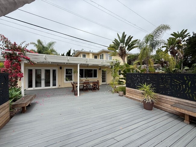 Building Photo - Stunning 4 Bed / 3 Bath Pacific Beach Home...