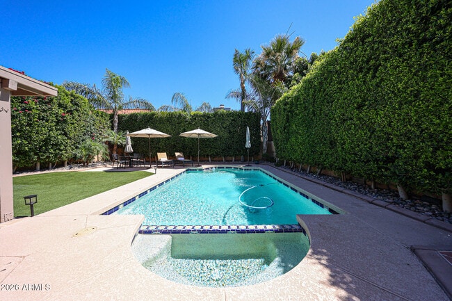 Building Photo - 8085 E Del Trigo