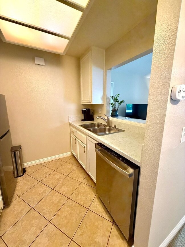 Building Photo - 76 Gavilan