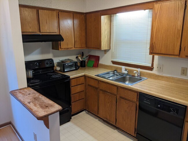 Building Photo - BRENT608