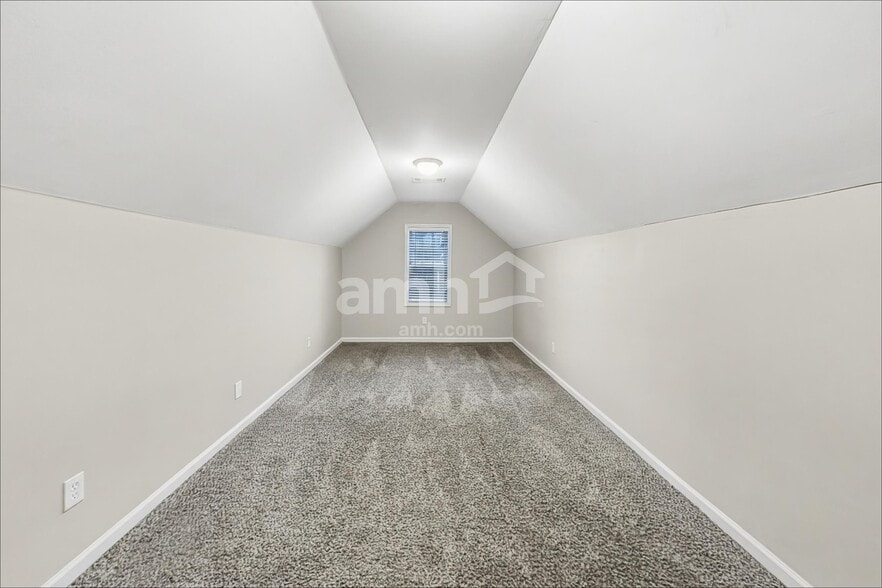 Building Photo - 960 Fountain Glen Dr