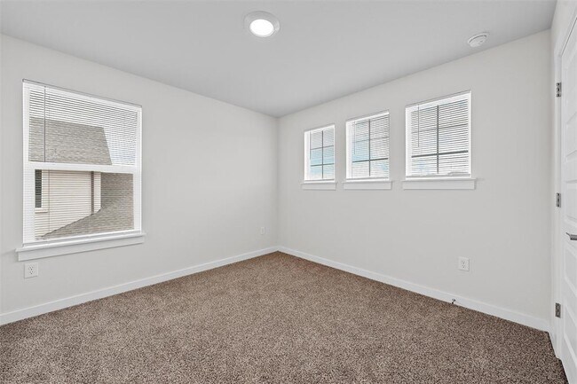 Building Photo - 224 Mystic Cyn Ln