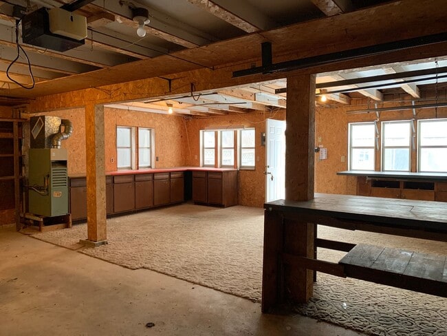 Building Photo - Charming Single Family Home