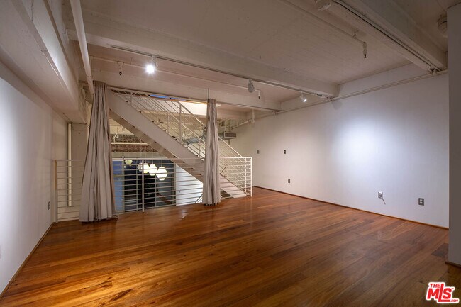 Building Photo - 1850 Industrial St