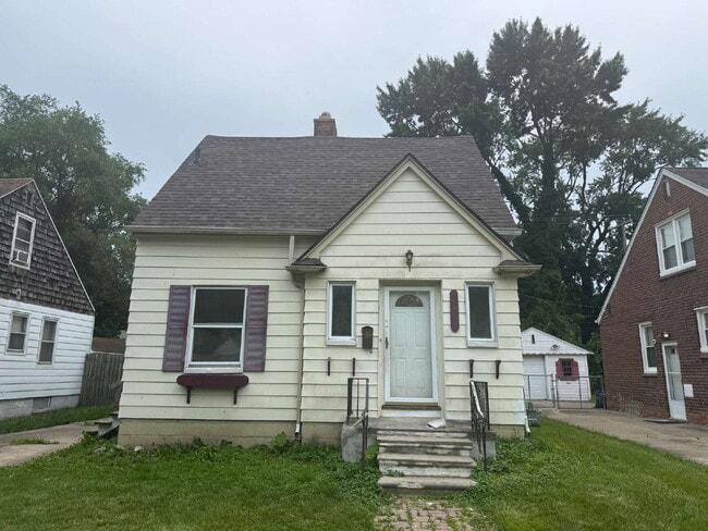 Primary Photo - Discover Comfort and Convenience in Harper...