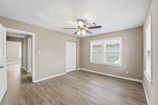 Building Photo - 1110 E 27th St