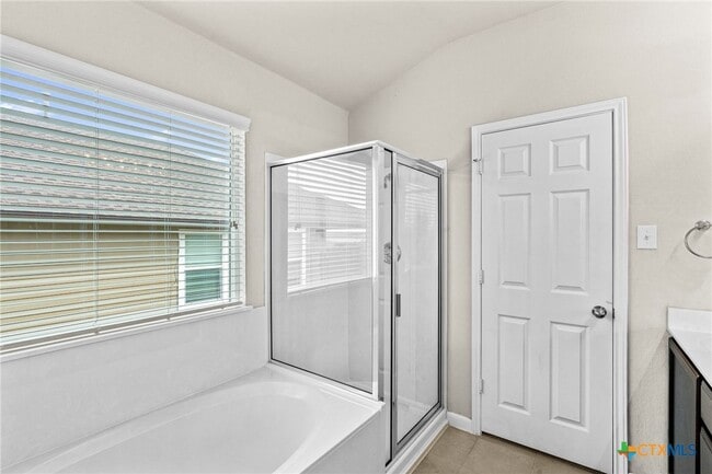 Building Photo - 213 Hoya Ln