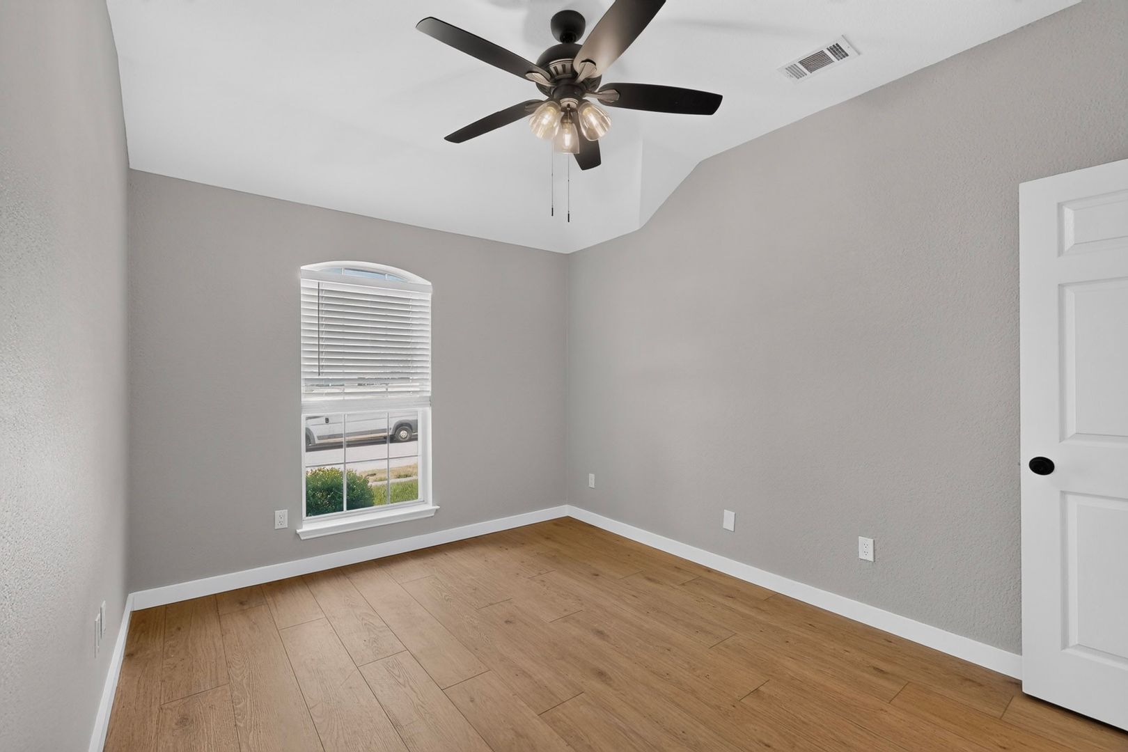 Building Photo - 9881 Cambridge Dr