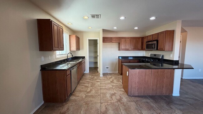 Building Photo - Spacious Surprise home with large backyard