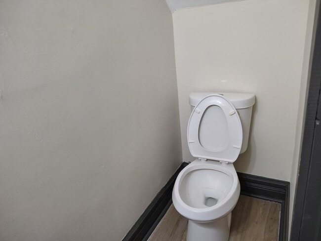 Building Photo - 3 Bed, 1.5 Bath home– Move-In Ready!