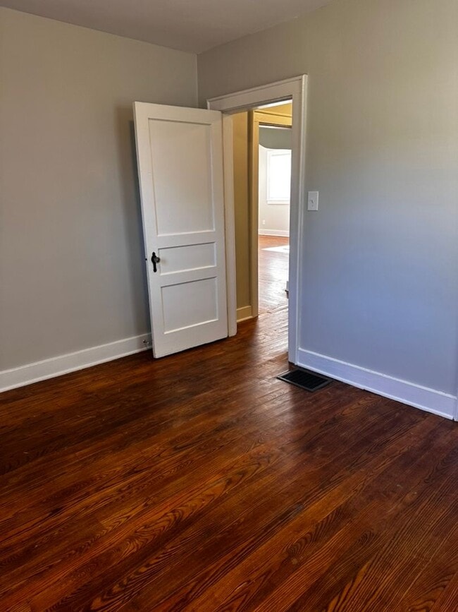 Building Photo - East Nashville 4 Bedroom