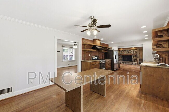 Building Photo - 2649 Homeland Dr