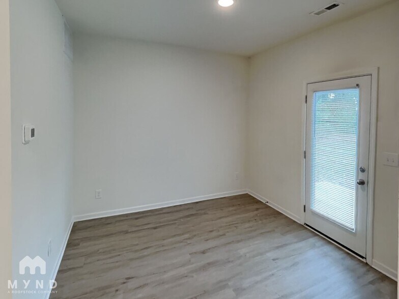 Building Photo - 819 W Walnut Ave