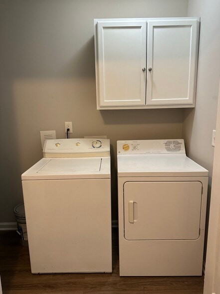 Building Photo - 1806 Alpine Dr